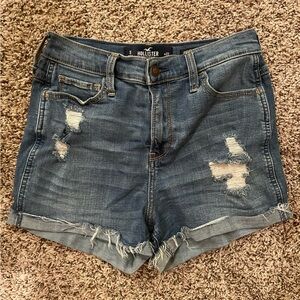 Hollister Ultra High-Rise Short 3” Size 5 W27 (measures 26”) Jean Shorts